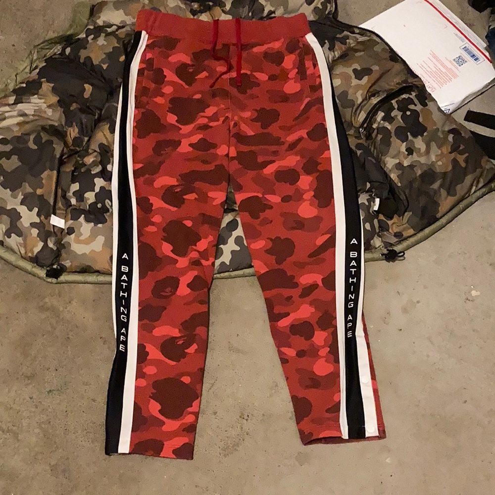 A Bathing Ape BAPE Men’s Red Camo Pants size Large Pre-Owned Great Condition!!